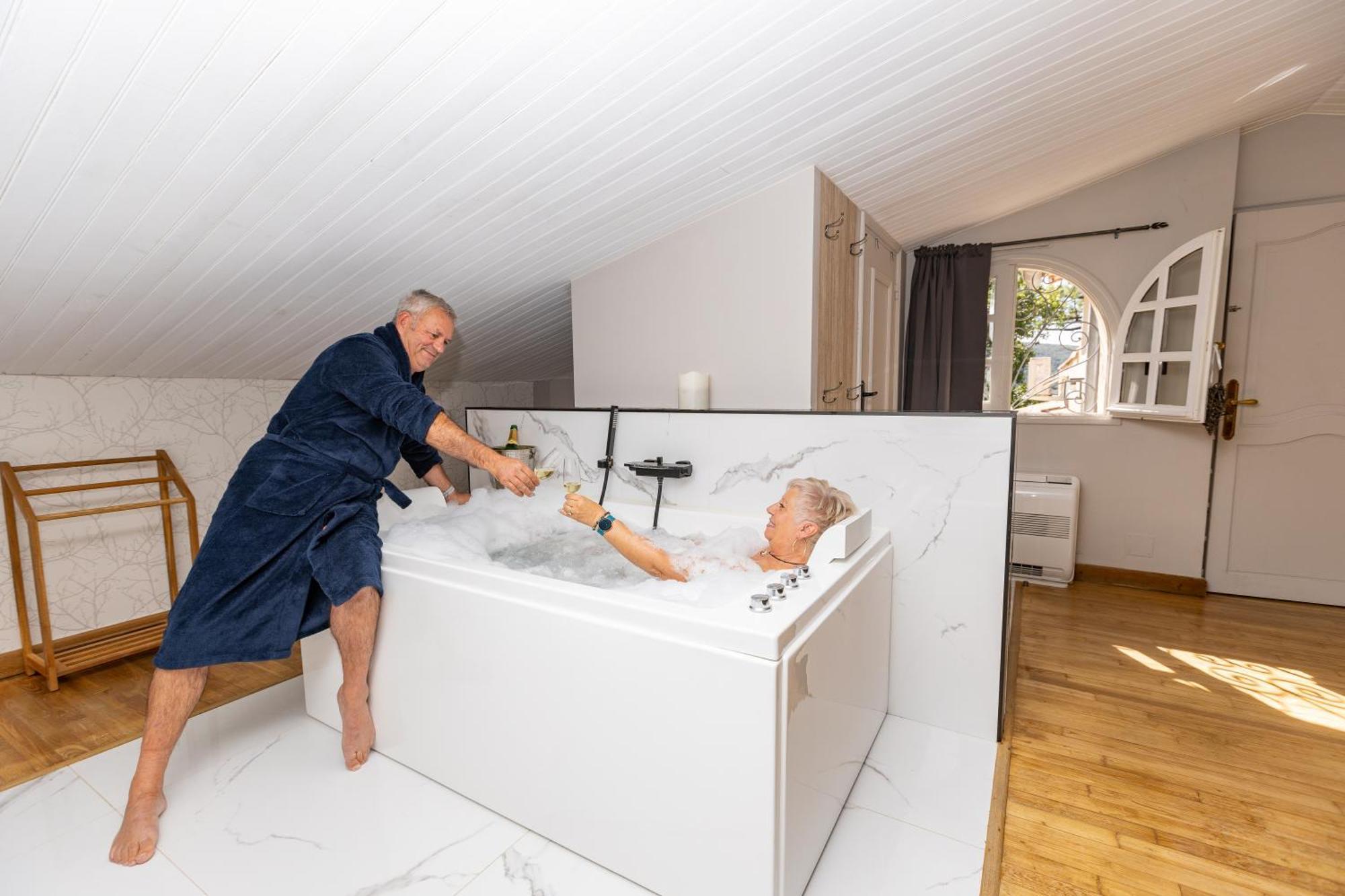 "Les Hauts Du Marquet" - Meuble De Tourisme 5 Etoiles - Gite De Groupe 15 Personnes En Cevennes - Piscine A Debordement - Balneo - Sauna - Nature Saint Jean du Pin Eksteriør bilde